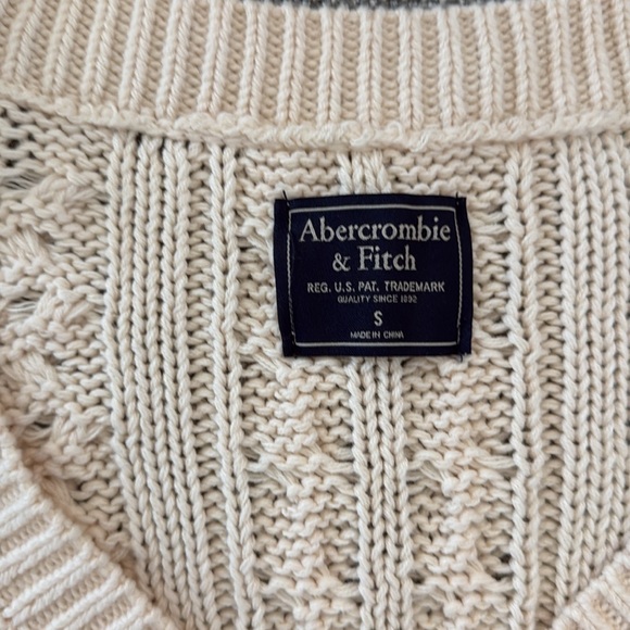Abercrombie and Fitch sweater - Picture 2 of 4